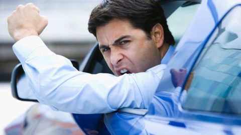 Kako se poneti prema agresivnim vozačima?